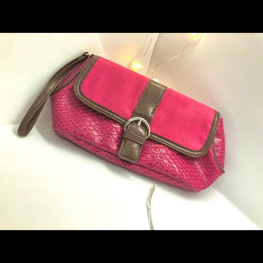 Pink with brown trim Wristlet Elizabeth Arden